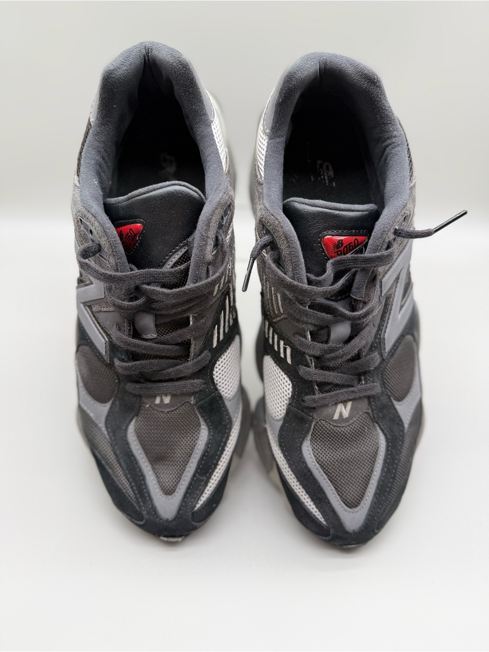 New Balance 9060 Men’s Gray and Black Running Shoes size 13